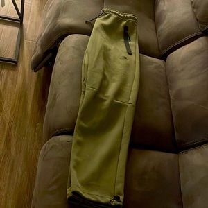 BRAND NEW NIKE TECH PANTS (OLIVE GREEN)